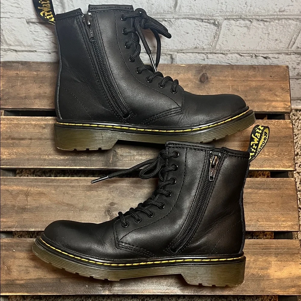 Dr Martens 1460 junior softy T leather lace up boots size 2